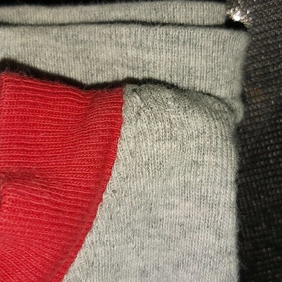 Kirkland Signature Boys Light Gray Red Trim Graphic Long Sleeve Top - Size 10 - Picture 6 of 6